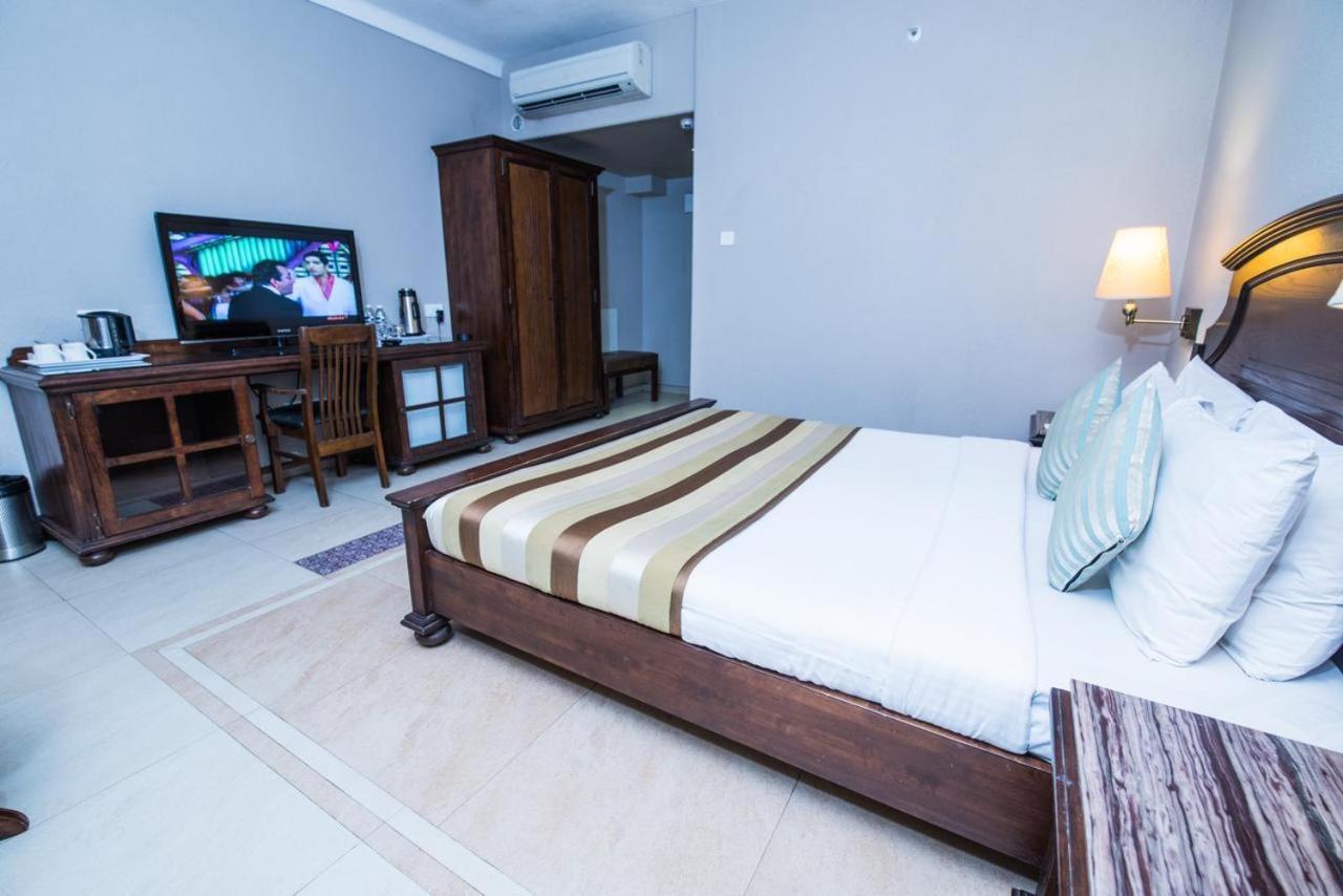 Hotel Le Cypress Барели Экстерьер фото